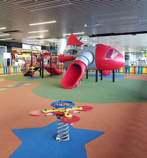 Nuevo parque infantil en la zona de embarque de la terminal (Foto TA)
